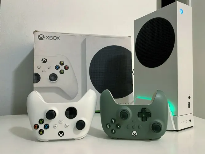 Xbox series S + 2 controles ac/cartão (entrego)