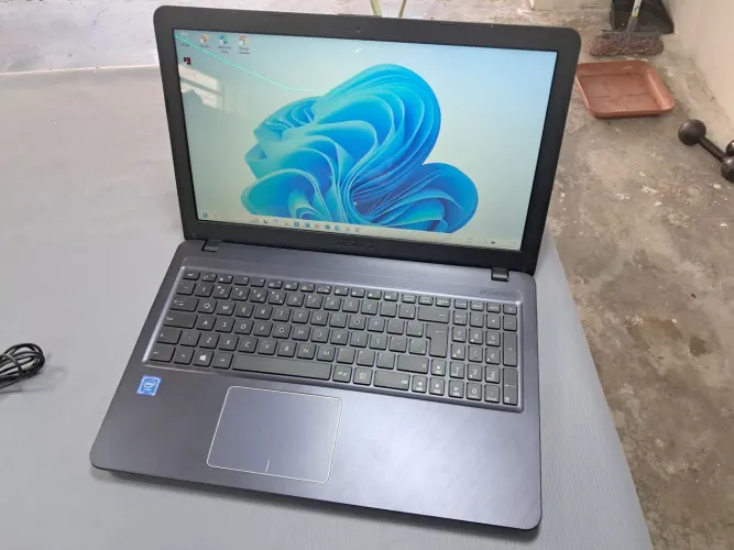 Notebook Asus cpu1.1ghz 4gb ram dr4 barateza