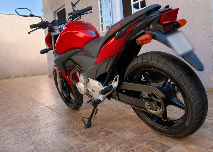 Cb 300 abaixo da tabela