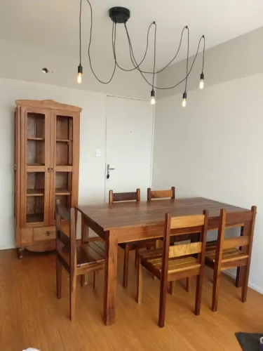 Mesa e Cristaleita madeira maciça 