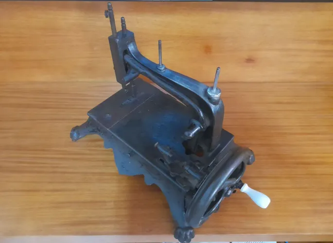 Maquina de costura muito antiga Rhenania ano 1970