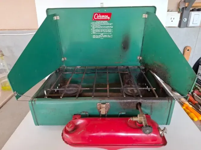 Fogão de camping Coleman a gasolina mod. 425E anos 1970