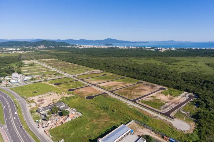Terreno à venda em Vargem Grande, Florianópolis, por R$ 550.000. Oportunidade para constru