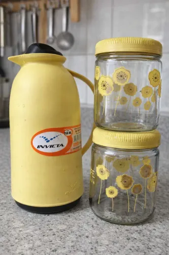 conjunto garrafa térmica + 2 potes de vidro