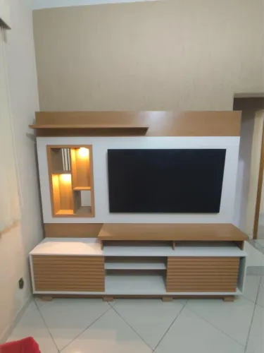 Vendo estante para sala com 3 meses de uso e em perfeito estado