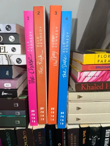 Livros da série spin-of amores improváveis - briar u