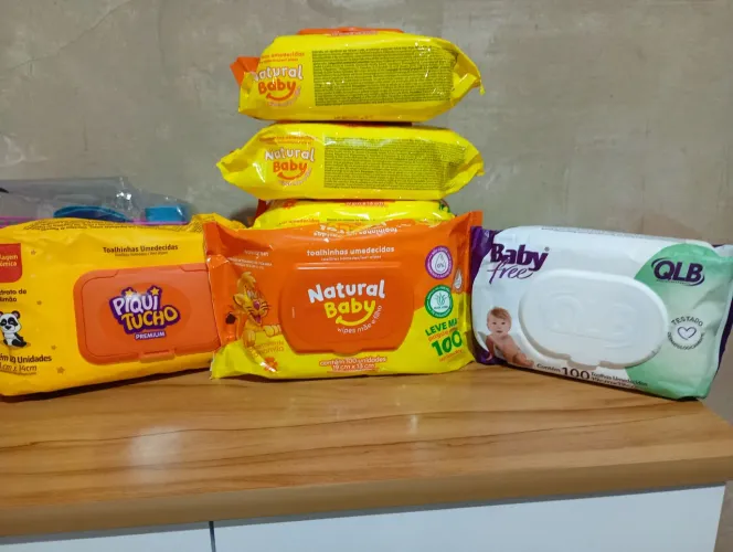Vendo lenço umedecido 7 pacotes por 50 reais vem 100 unidades cada