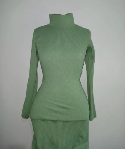 Vestido gola alta
