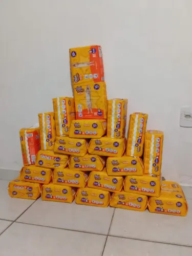 Vendo 21 pacote de fralda da marca piqui tucha valor r$ 420 o lote