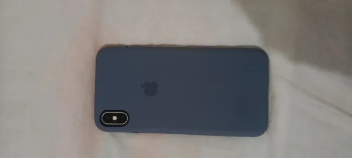 Vendo iPhone XS Max 64GB com o vidro traseiro trincado bateria 50% pega tudo facial OK 
