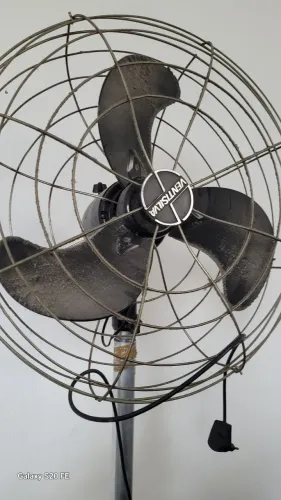 Vendo ventilador Ventisilva com pedestal 220V
