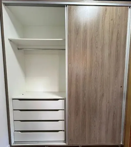 Guarda Roupa com 2 Porta de Correr e 4 Gavetões - Excelente estado