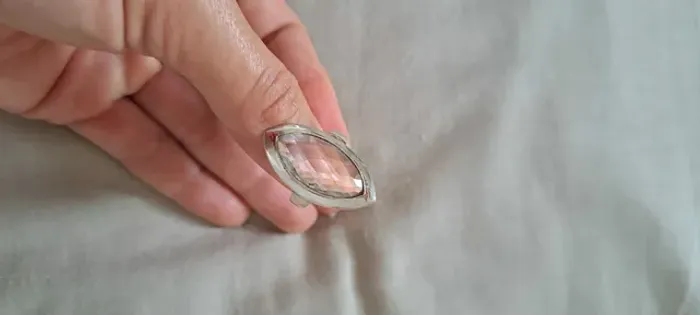 ANEL EM PRATA 925, E GEMA CRISTAL, NOVO (MUNDO VERDE  