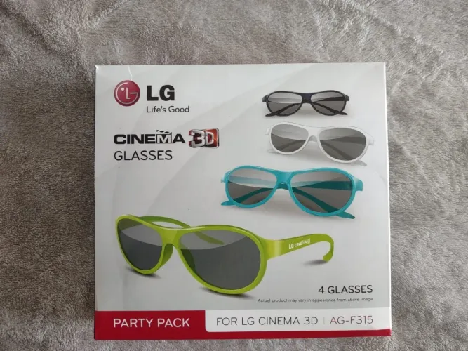 kit com 4 óculos para ver em 3D