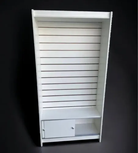 ESTANTE CANALETADA COM PORTA INFERIOR