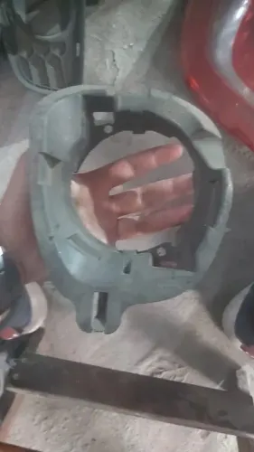 Acabamento Esquerdo do Farol Renault Sandero Antigo