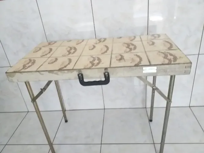 Mesa antiga YANES dobrável decada 50