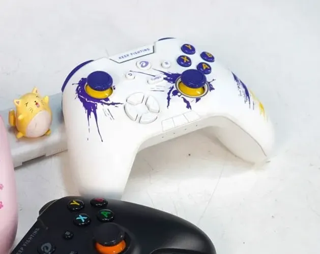 Controle sem fio bluetooth Dareu Xbox Switch PC Android Versão branco e roxo