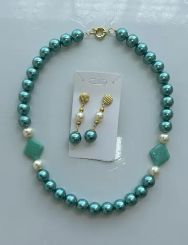Conjunto 03, com colar e brincos, artesanal.