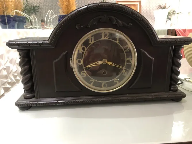 Relógio antigo de mesa