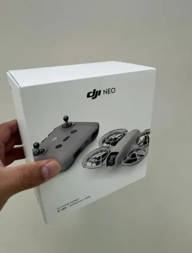 Lacrado Drone DJI Neo Fly More Combo 3 Baterias com Comando De Voz