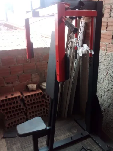 Aparelho de musculação voador dorsal 