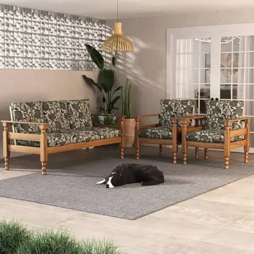Conjunto de sofás e poltronas de madeira