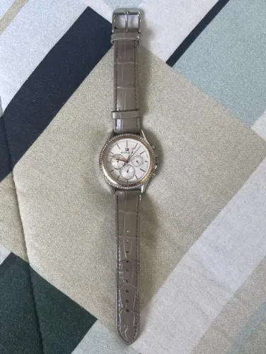 Relógio Tommy impecável 