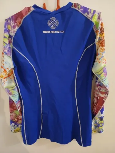 Camiseta em Lycra azul Track & Field tam 13/14