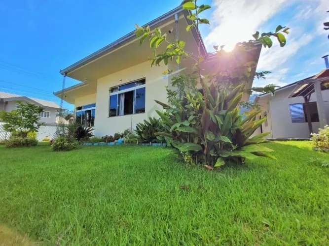 Casa á Venda no bairro Primeiro de Maio