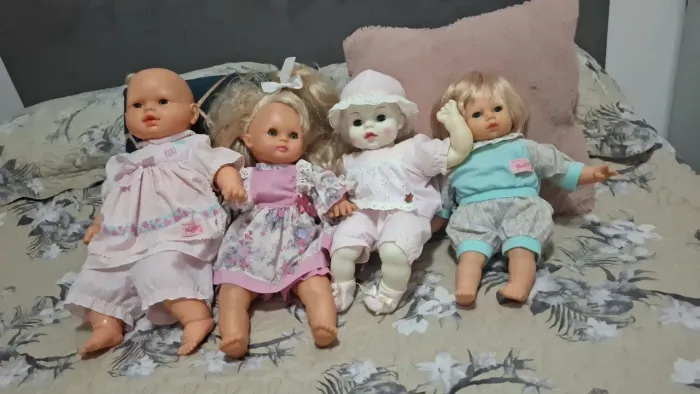 Bonecas Bebês Roupas original!!- Pacote com 4 lindas
