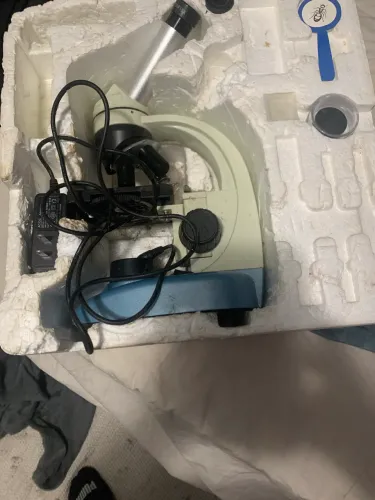 Microscópio Tim-600