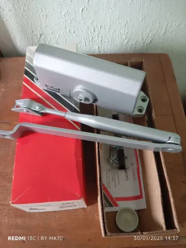 Mola hidráulica aérea Dorma prata para porta