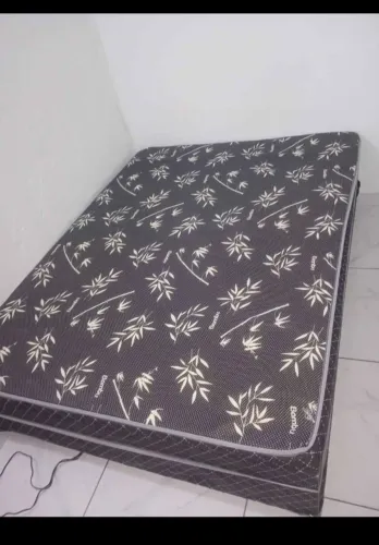 CAMA CASAL COM COLCHÃO DE MOLAS