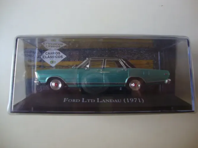 Miniatura - Ford - LTD Landau (1971) - 1:43 - Lacrada