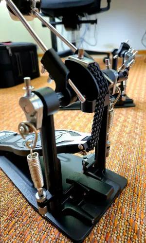 Pedal Duplo para Bumbo BAHARDAN - Corrente Dupla (Double Chain Drive)