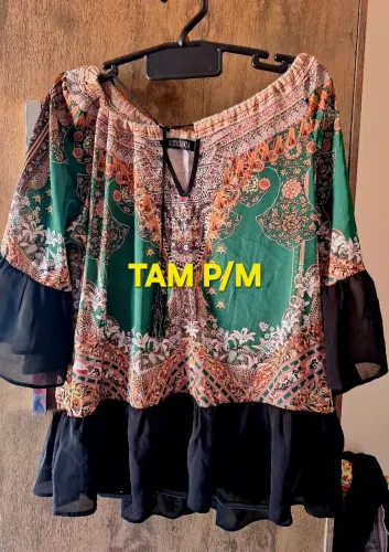 Blusas coloridas tecidos variados