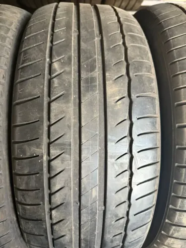 Pneu 215/55/16 Michelin  85 % de vida útil 