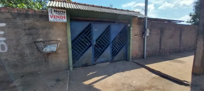 Casa no Candeias do Jamari com 03 quartos