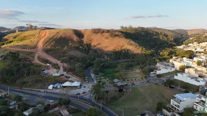 Lote de 300 metros no Parque Belvedere em frente ao Condomínio Nova Gramado