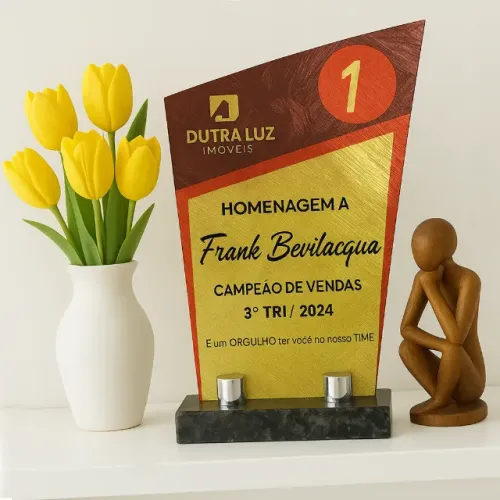 Transforme Sua Estante em um Espaço de Excelência com o Troféu