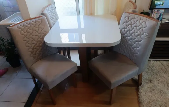 Mesa de jantar Lara MDF com 4 cadeiras