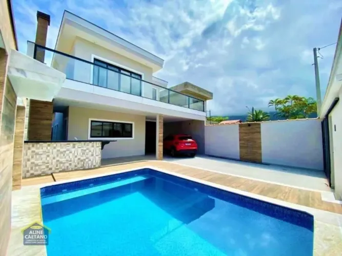 Oportunidade!! Sobrado com piscina, 03 suítes!