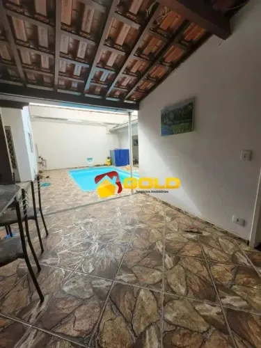 Casa para Venda em Uberlândia, Santa Mônica, 5 dormitórios, 2 suítes, 4 banheiros, 5 vagas