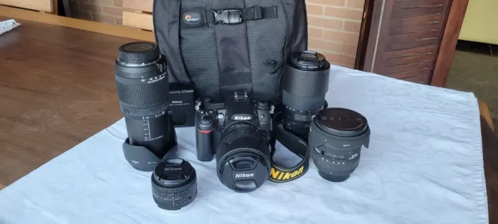 Máquina fotográfica, lentes e acessórios