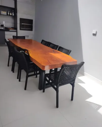 MESA DE MAEIRA COM 8 CADEIRAS - BASE DE ALUMÍNO