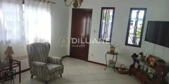 Apartamento - / Residencial / Itaipu