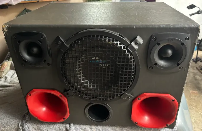 Caixa de som automotivo