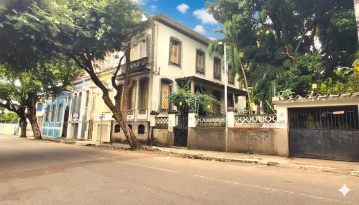 Centro-Palacete Histórico, 3 Andares, Estrutura charmosíssima, situado na Área Histórica