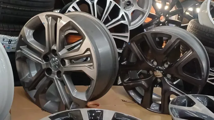 Rodas originais jeep Compass / renagate aro 18